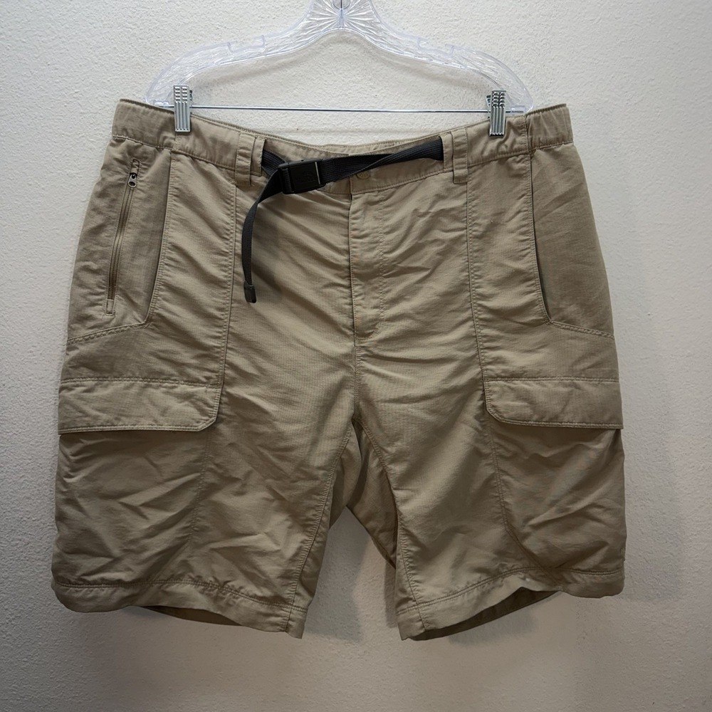 The North Face Mens XL Hiking Cargo Shorts Khaki Nylon Hiking Outdoors Belted